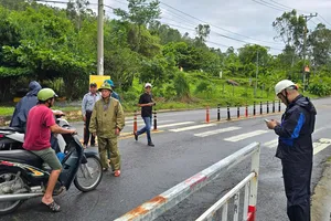 Bão Trà Mi: Đà Nẵng cấm đường lên bán đảo Sơn Trà