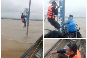 Người đàn ông bị lật thuyền, bám trụ điện suốt đêm chờ cứu hộ