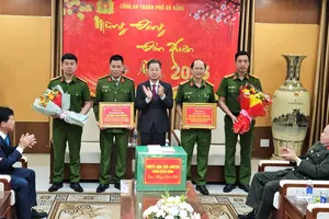 Bí thư Thành ủy Đà Nẵng chúc Tết, khen thưởng 2 chuyên án lớn 