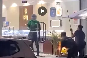 1 người mặc áo grab cướp tiệm vàng tại Đà Nẵng