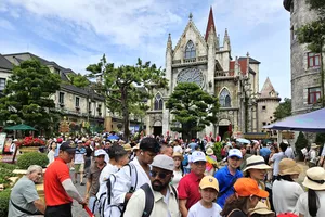 Du khách tới nghỉ lễ Quốc khánh, Đà Nẵng 'bỏ túi' 2.200 tỉ đồng