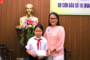 Học sinh lớp 7 ở Đà Nẵng 2 lần đập heo đất ủng hộ đồng bào bão lụt