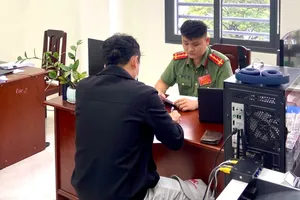 Bình luận xúc phạm lãnh đạo và công an, 3 người bị phạt