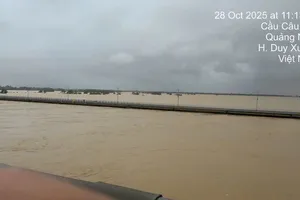 Cầu Câu Lâu ở Đà Nẵng có nguy cơ bị lũ cuốn trôi 