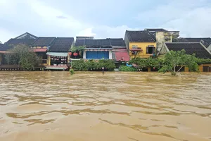 Lũ rút dần trước đợt mưa mới, Chủ tịch Đà Nẵng chỉ đạo ứng phó