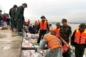 Quân đội lập sở chỉ huy cứu bờ kè An Lương bị sạt lở hàng trăm mét