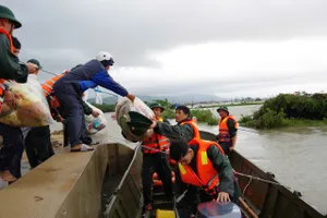 Bộ đội mở đường cứu trợ hơn 600 người bị cô lập nhiều ngày ở Đắk Lắk