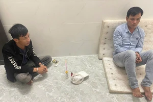 Công an xã chia làm 2 tổ bắt gọn 2 ổ ma túy ở Đà Nẵng