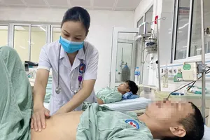Bệnh nhân nghiện rượu, bị tắc ruột, viêm ruột hoại tử vừa được cứu sống.