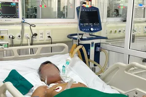 Tự cắt trĩ tại nhà, người đàn ông mắc uốn ván