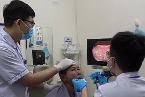 Lỡ nuốt con đỉa, một tháng sau mới phát hiện