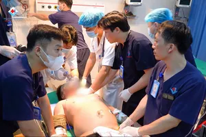 Người bị điện giật, ngừng tim khi câu cá dưới đường dây cao thế giờ ra sao?