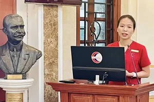 Tặng bằng khen cho nữ điều dưỡng cứu sống người nước ngoài ngừng tim