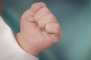 Y tế huyện cứu sống em bé chào đời bị ngưng tim