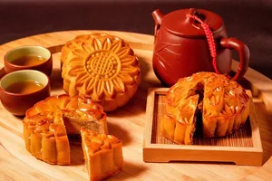 Bánh trung thu bao nhiêu calo? Cách ăn bánh không lo tăng cân