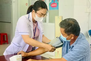 Bộ Y tế đề xuất hỗ trợ hàng tháng cho nhân viên y tế thôn, bản