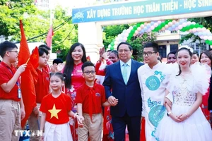 Thủ tướng Chính phủ dự khai giảng tại Trường Phổ thông cơ sở Nguyễn Đình Chiểu, Hà Nội