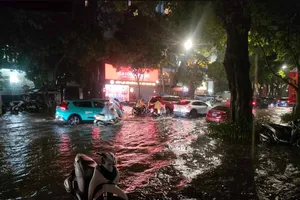 Chỉ 4 ngày, Hà Nội hứng hơn 1/3 lượng mưa của cả năm