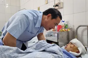 Quyền Bí thư Tỉnh ủy Lâm Đồng đến Lào Cai trao tiền, quà hỗ trợ người dân bị thiên tai