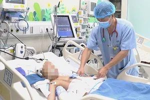Kịch tính ca mổ cứu bệnh nhi bị dập phổi, chấn thương tim