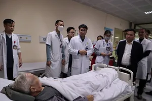 Bệnh viện E tiếp nhận nhiều người nhập viện cấp cứu trong đêm giao thừa