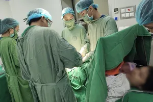 Báo động đỏ trong đêm cứu sản phụ người nước ngoài