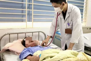 Tự ý uống thuốc cảm, người phụ nữ 26 tuổi sưng phù toàn thân