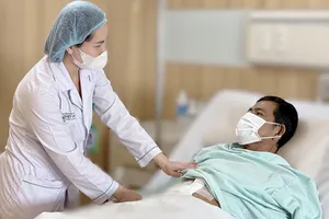 Người đàn ông Lào 'hồi sinh' nhờ lá gan từ Việt Nam