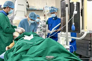 Vụ lật xe khách ở Tam Đảo: 3 người được chuyển khẩn cấp về Bệnh viện Việt Đức