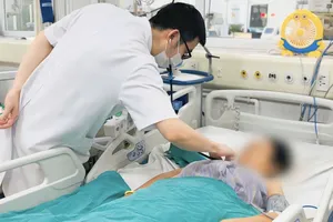 Sốc nhiễm khuẩn, nguy kịch sau khi tiêm khớp ở phòng khám tư