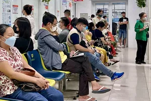 Phát thuốc 2 tháng/lần: Giảm quá tải bệnh viện, giảm thời gian chờ cho người dân