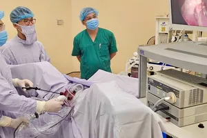 Việt Nam lần đầu thực hiện thành công phẫu thuật ung thư phụ khoa không sẹo