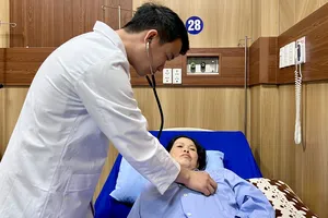 Bộ Y tế đề xuất thêm nhiều đối tượng hưởng phụ cấp 70%