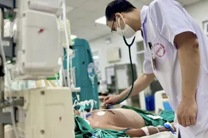 Hoại tử toàn thân, nhiễm khuẩn huyết do bị gai đâm