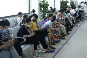 Nắng nóng 40 độ C, Bệnh viện K tiếp đón người bệnh từ 5 giờ sáng