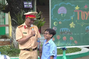 CSGT Tây Ninh tuyên truyền an toàn giao thông cho học sinh tiểu học