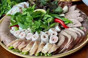 Mắc liên cầu lợn sau nhiều lần uống rượu với lòng lợn, nem chua