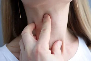 Dấu hiệu nhận biết u tuyến giáp