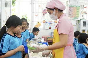 Liên tiếp vụ ngộ độc trong trường học, Bộ trưởng Bộ Y tế nói gì?