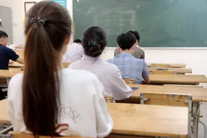 Học sinh xúc phạm giáo viên, bạn bè: Đề xuất tạm cách ly khỏi trường học