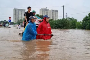 Lo đường ngập, nhiều trường ở Hà Nội tiếp tục dạy online