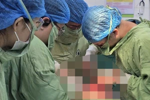 Cô gái 27 tuổi vỡ tử cung do dùng thuốc trên mạng phá thai 7 tháng