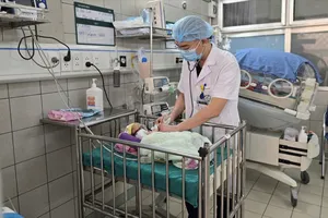 Hồi sinh nhịp thở cho bé mắc tim bẩm sinh ngay khi chào đời