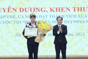 Hà Nội khen thưởng quán quân Olympia 2025 Trần Bùi Bảo Khánh