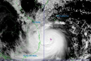 Thủ tướng: Sơ tán dân khỏi vùng nguy hiểm do bão số 13, xong trước 15 giờ hôm nay