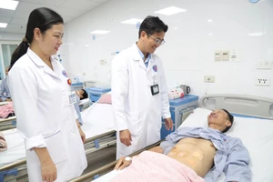 Mỗi ngày uống 1,5 lít rượu, người đàn ông phải cắt toàn bộ dạ dày