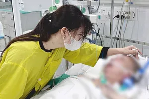 Lần đầu tiên: Hiến tạng bố chết não cứu sống con trai