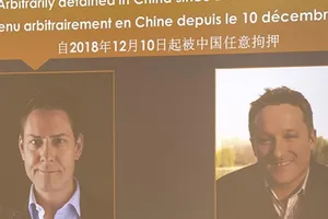 Hai công dân Canada đã được Trung Quốc trả tự do và đang trên đường về nước. Ảnh: Mark Schiefelbein/AP