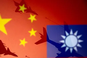 Giữa lúc Đài Loan theo dõi tình hình Ukraine, TQ điều 9 máy bay áp sát hòn đảo