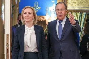 Ngoại trưởng của hai nước Anh và Nga tại Moscow. Ảnh: Bộ Ngoại giao Nga/TASS